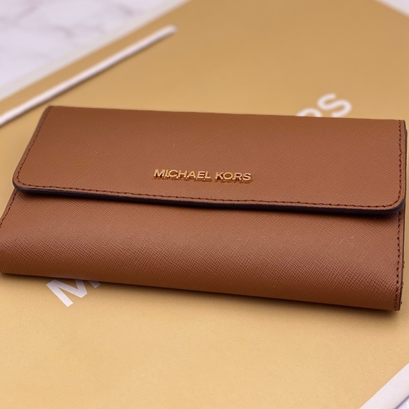 Michael Kors Trifold Wallet Luggage - Picture 2 of 9